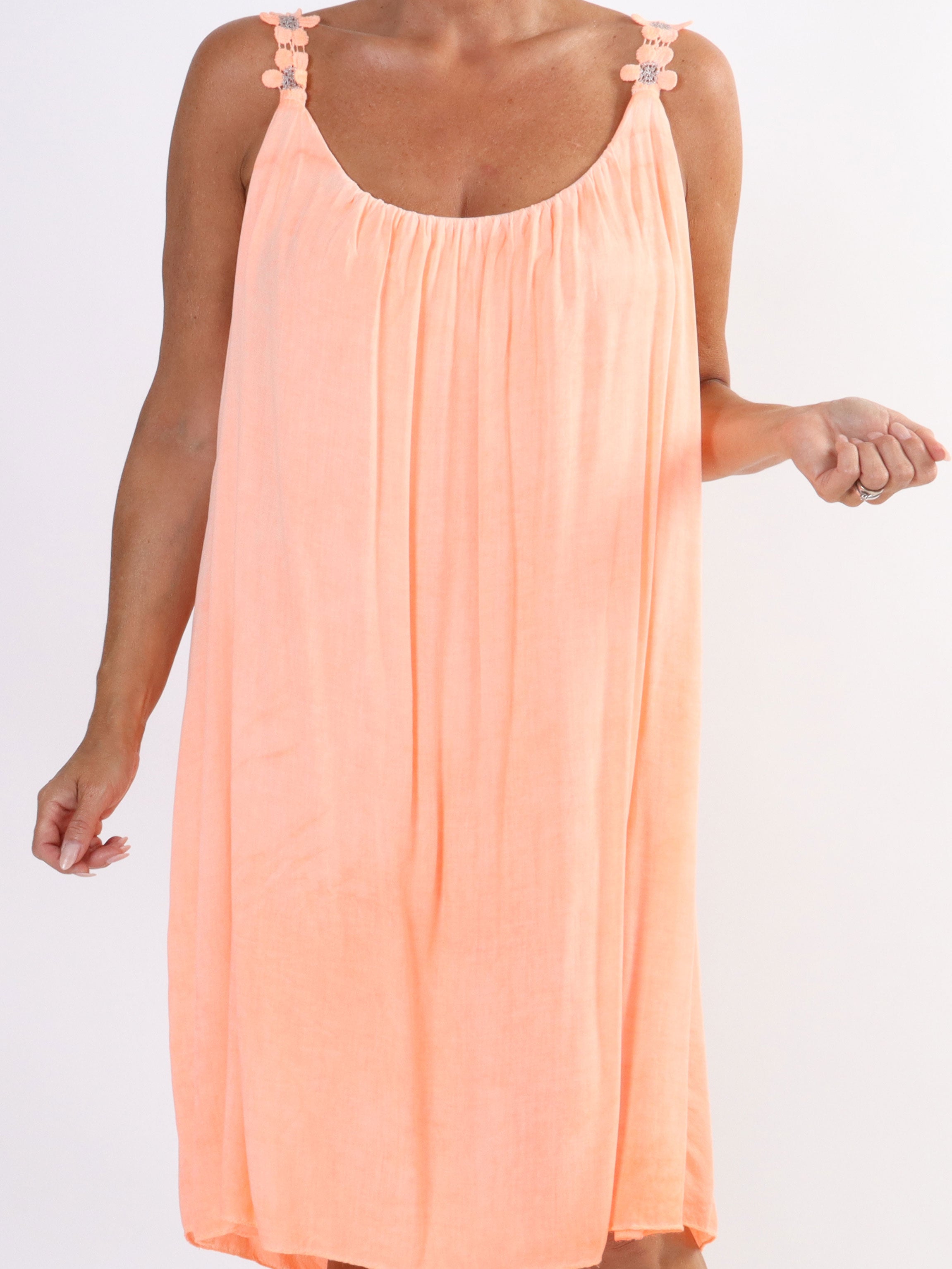 Ane - Sød plus size sommerkjole med broderet stroppe